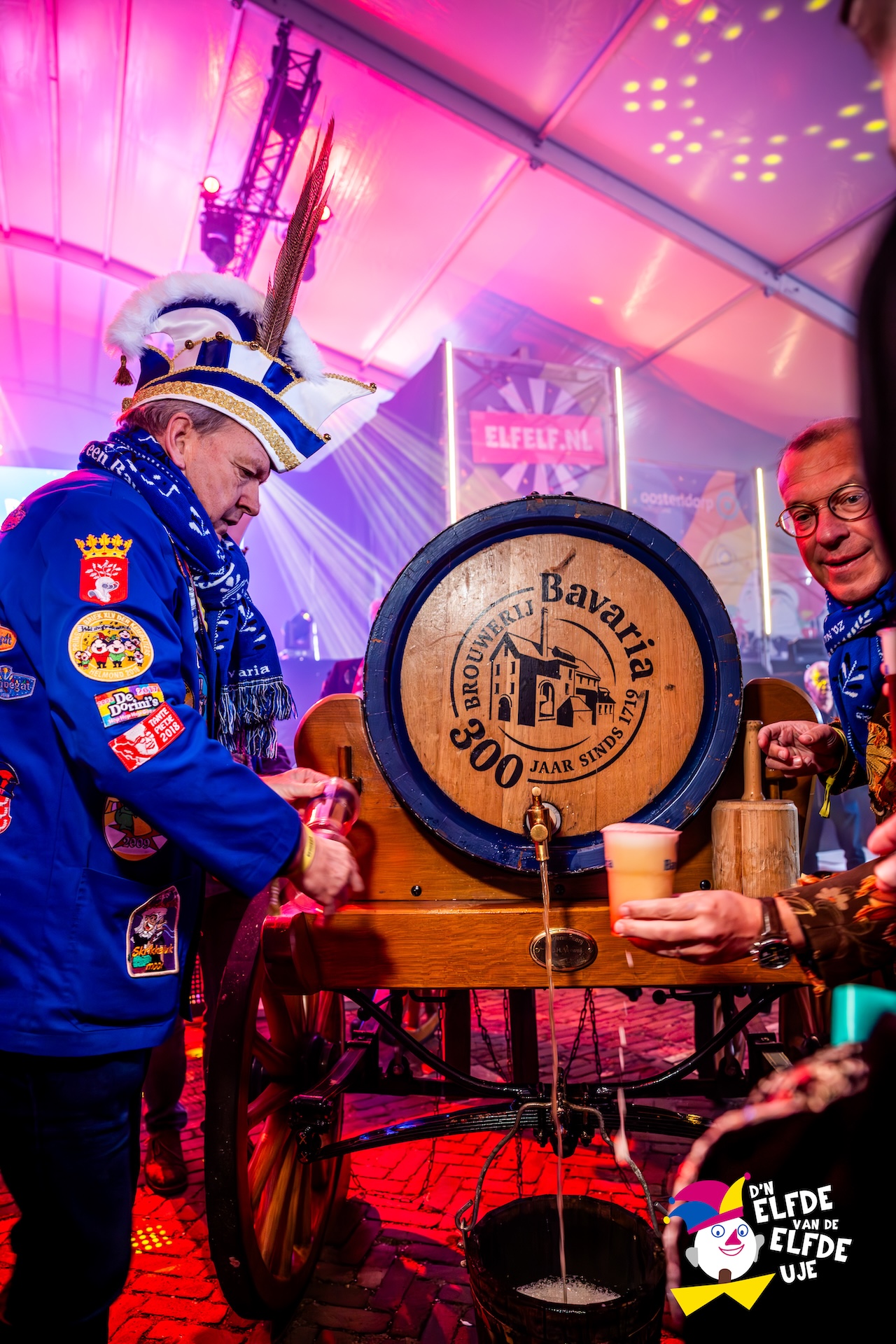 sfeerbeeld elf elf bier schenken